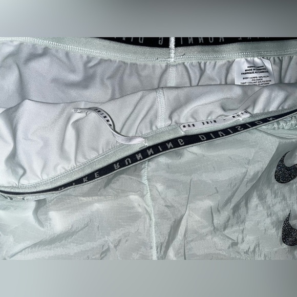 Ladies Nike shorts Size XLarge - Picture 4 of 5